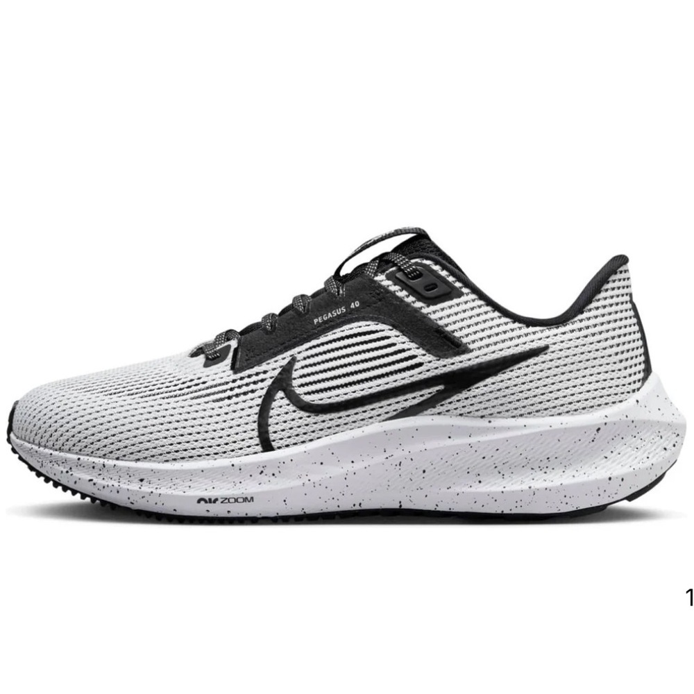 Nike Women's Air Zoom Pegasus 40 - White and Black